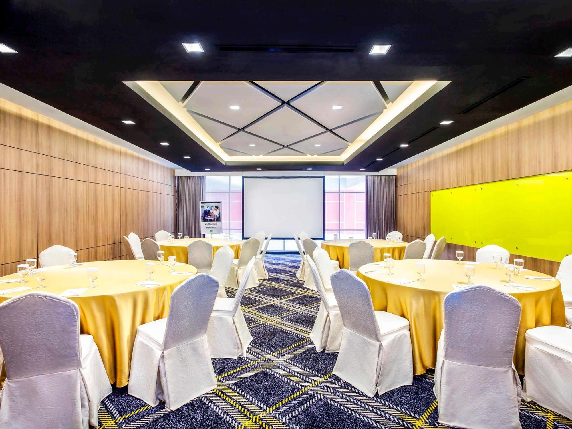 Ibis Styles Bekasi Jatibening Hotel Ngoại thất bức ảnh