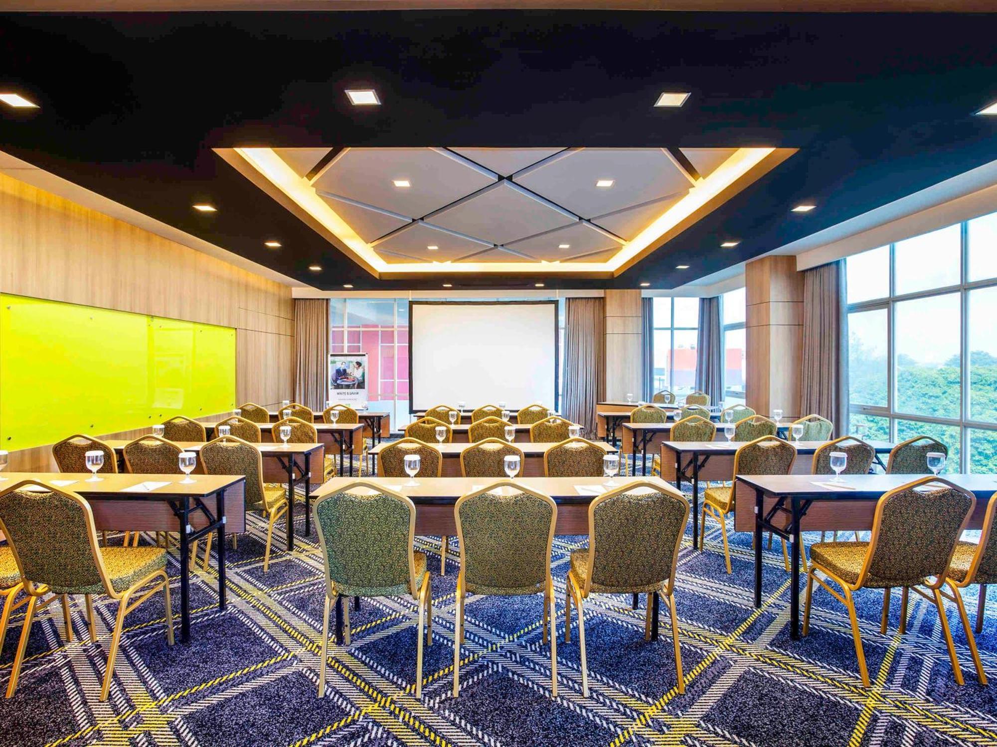 Ibis Styles Bekasi Jatibening Hotel Ngoại thất bức ảnh