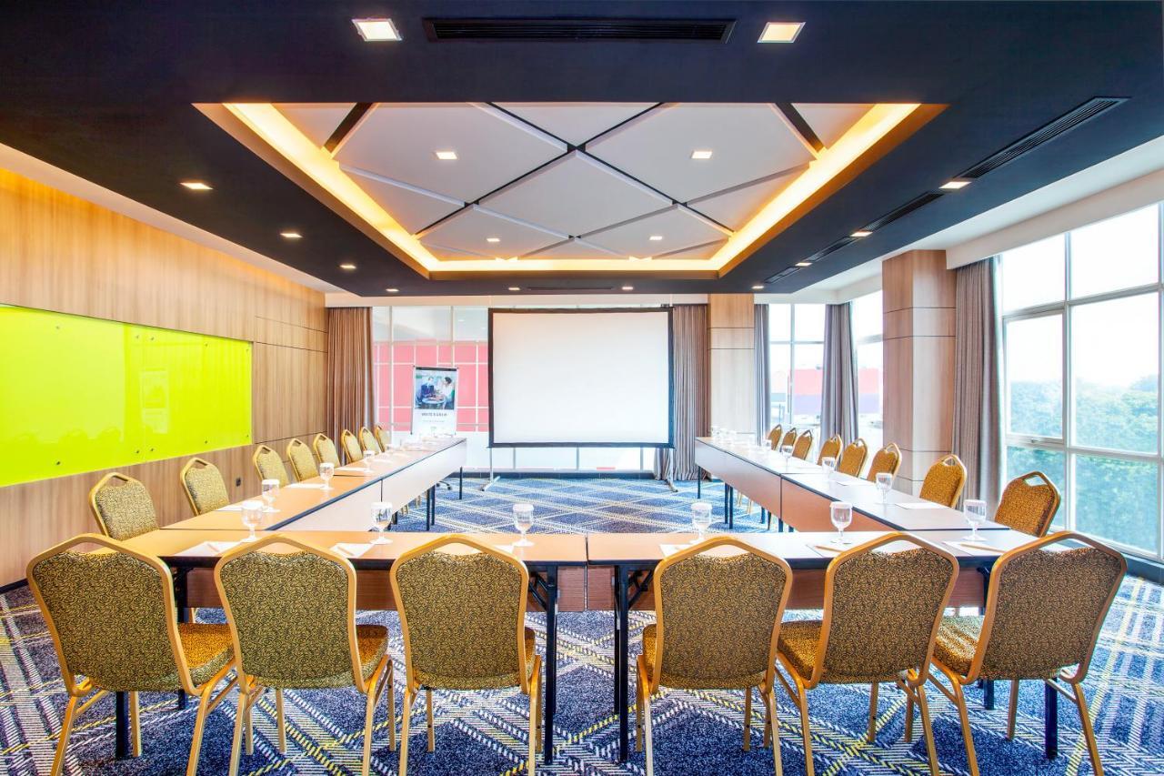 Ibis Styles Bekasi Jatibening Hotel Ngoại thất bức ảnh